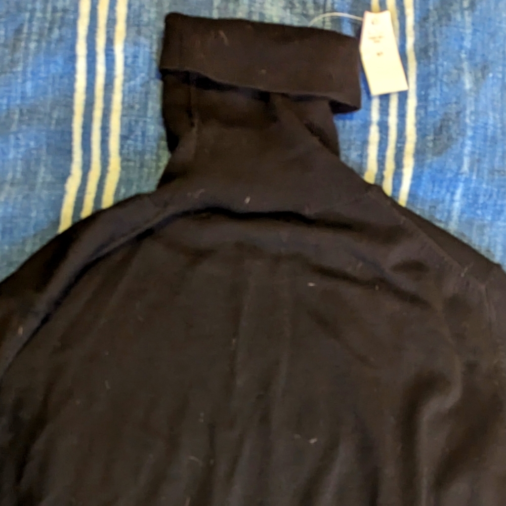 NWT. Black gap turtleneck. Small tall.